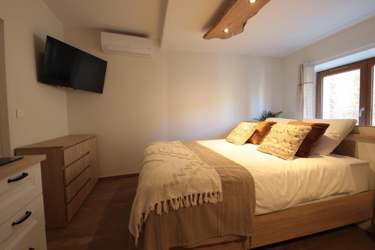 Gite De Charme Haut De Gamme Avec Jacuzzi Et Sauna Privatifs Donzère Exteriör bild