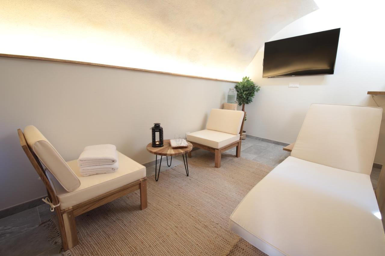 Gite De Charme Haut De Gamme Avec Jacuzzi Et Sauna Privatifs Donzère Exteriör bild